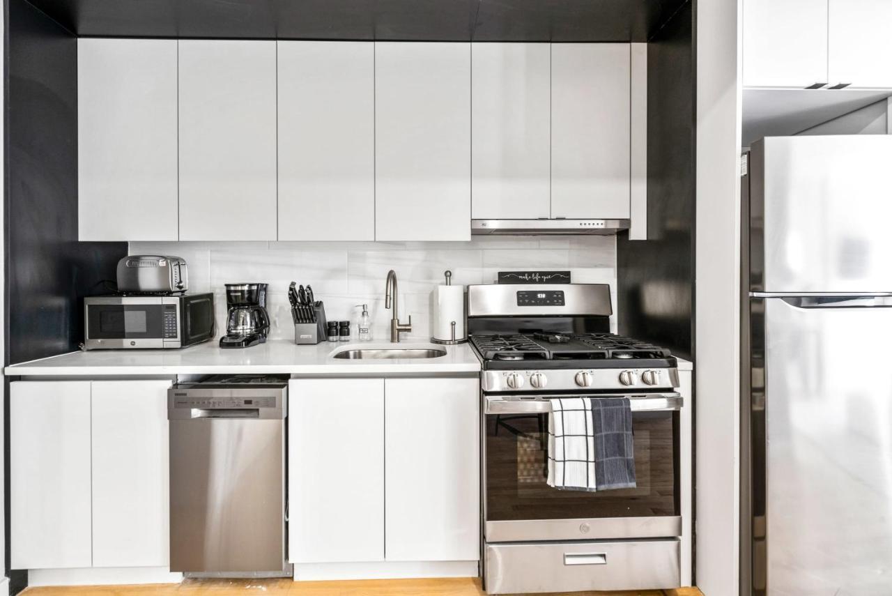 Modern Studio With Charming Juliet Balcony In Upper East Side * Nova York
