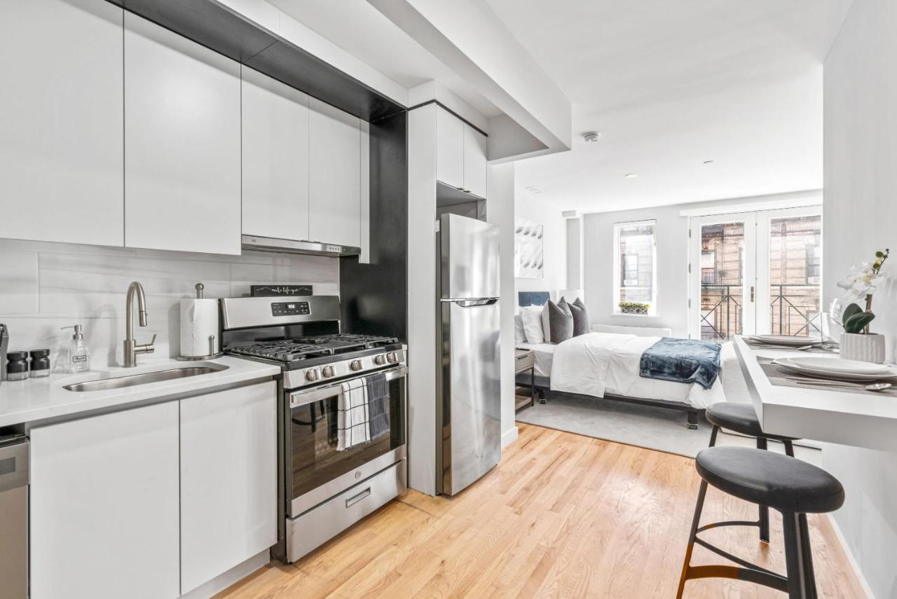 Modern Studio With Charming Juliet Balcony In Upper East Side Casa de férias Nova York