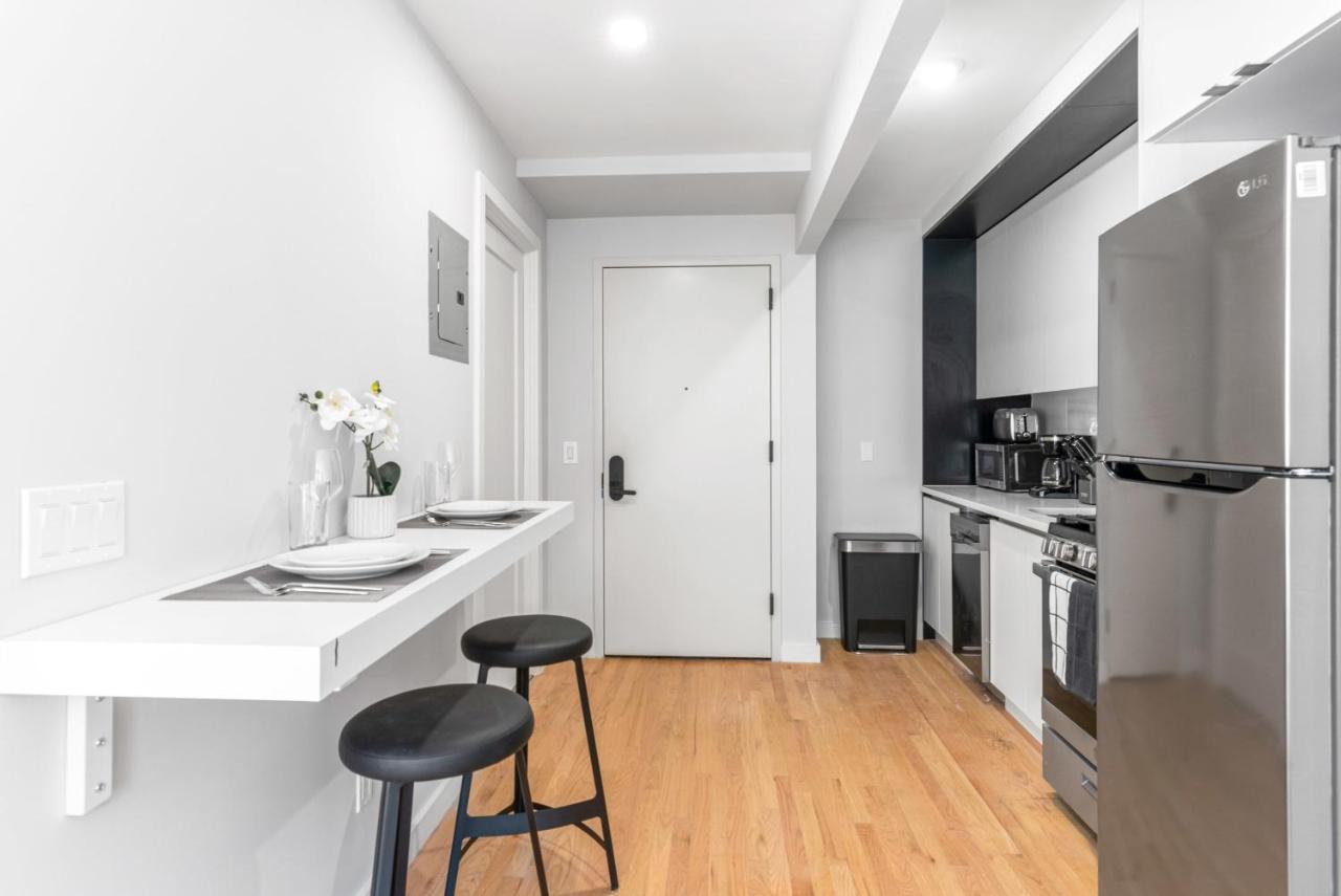 Modern Studio With Charming Juliet Balcony In Upper East Side Casa de férias Nova York
